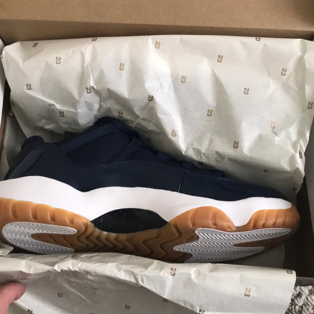 Retro Jordan 11 low navy and white mens size 12